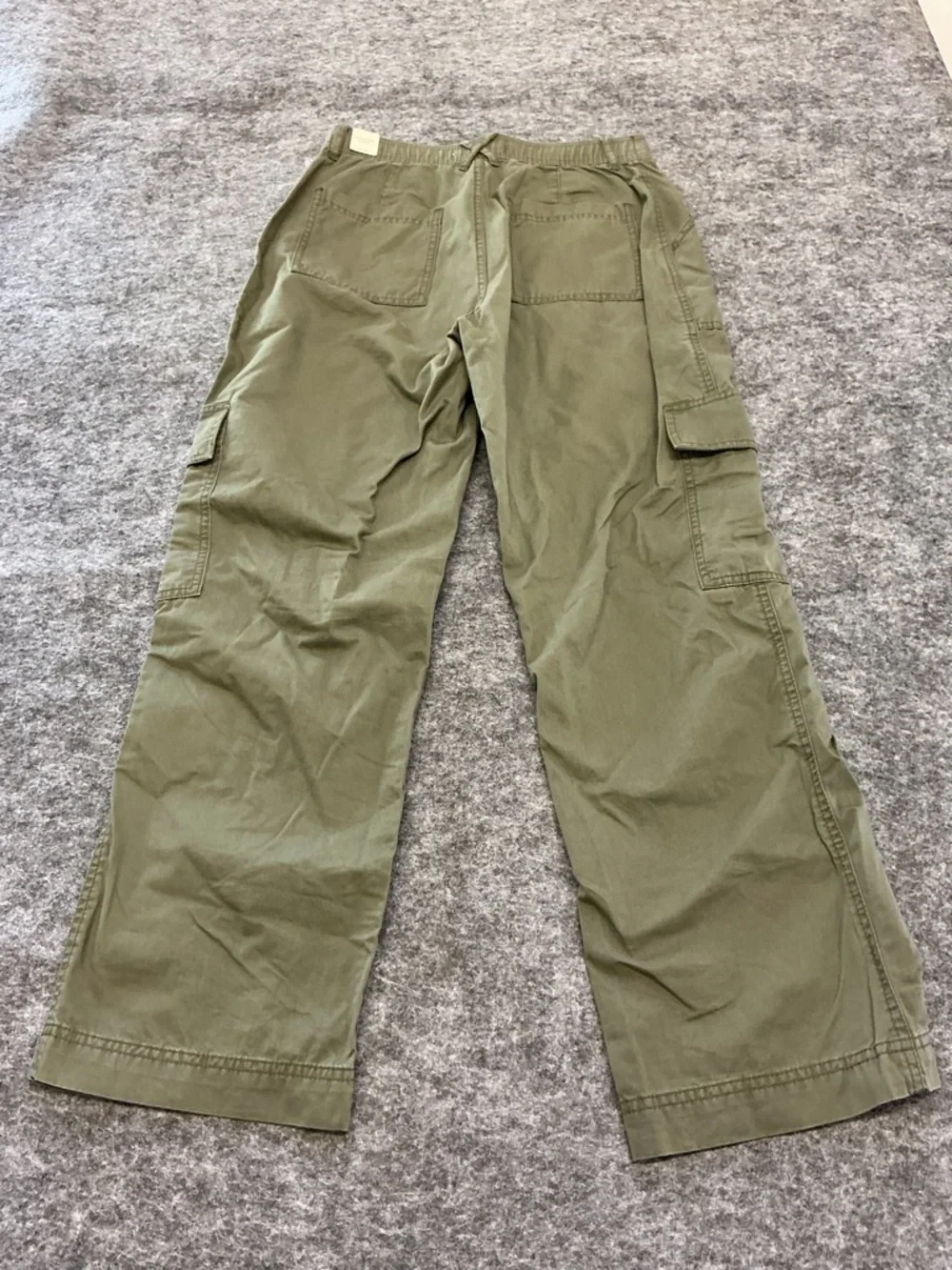 Abercrombie & Fitch Olive Green Men's Cargo Pants with Utility Pockets Size 29|8 - Picture 4 of 4